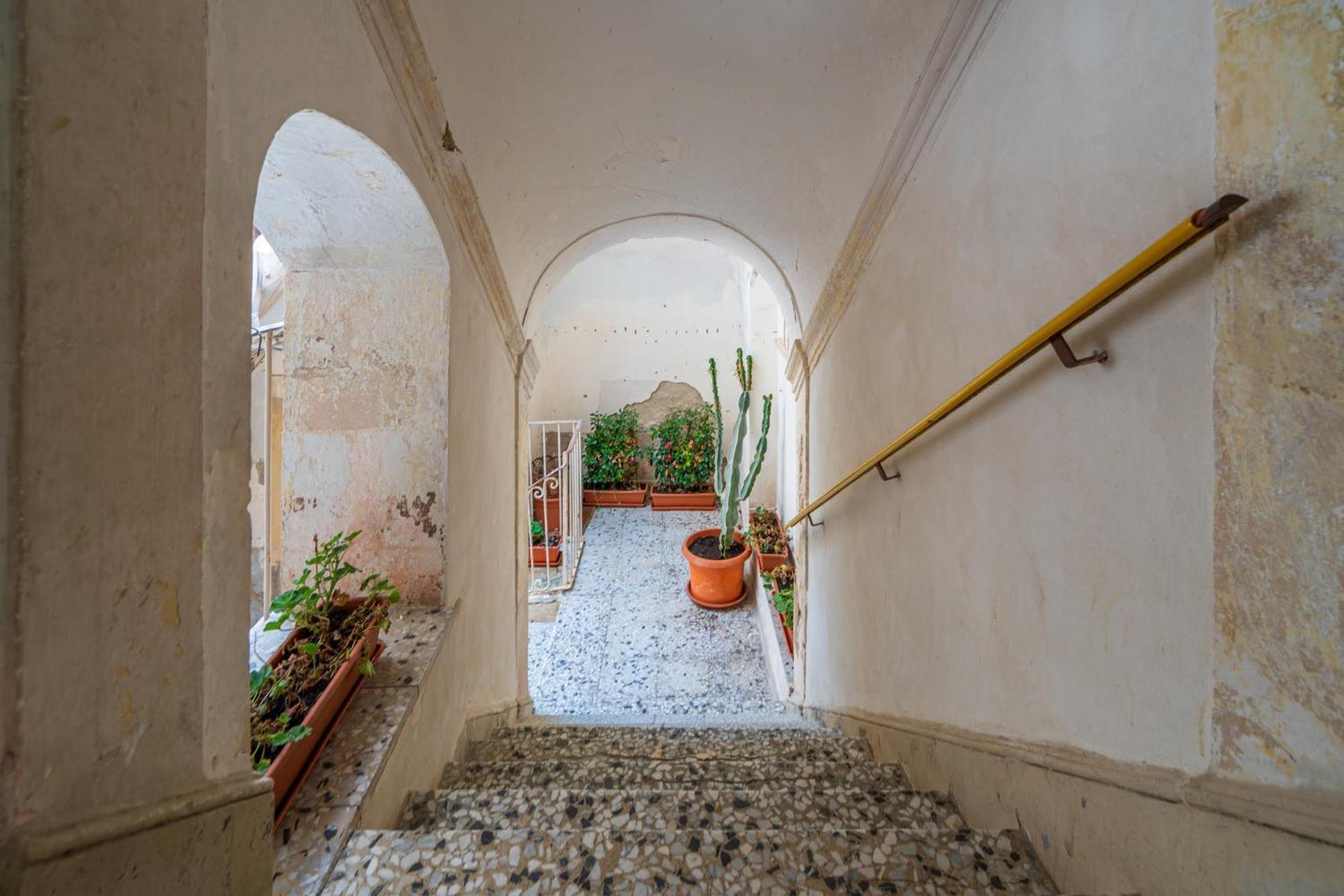 Hotiday Room Collection - Ortigia Opera Syracuse ภายนอก รูปภาพ
